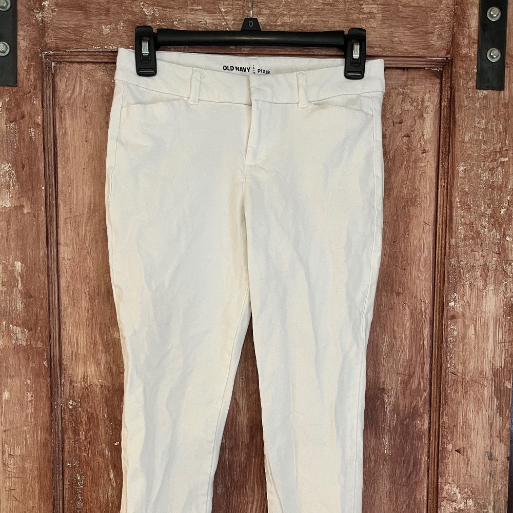 Old Navy white pixie pant